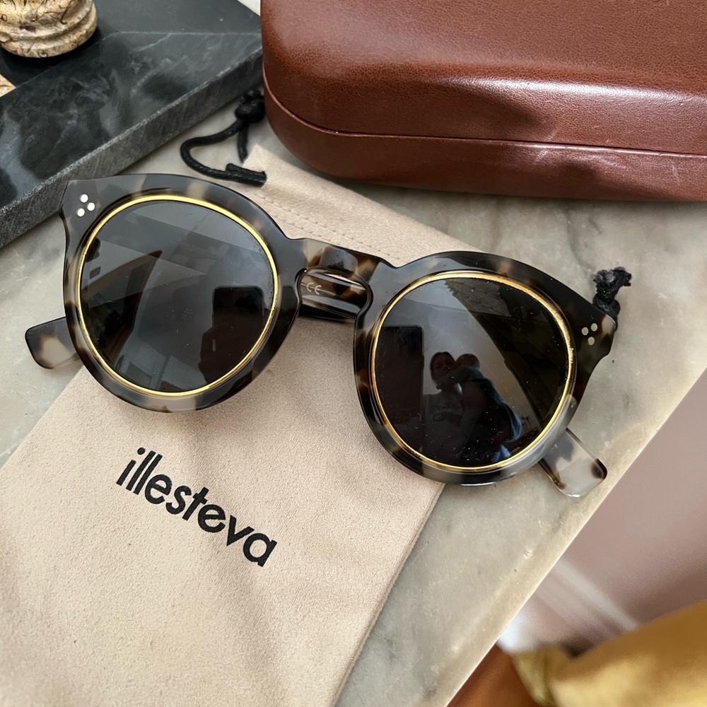 Illesteva tortoise gold rim round sunglasses